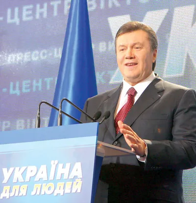 Ứng viên Yanukovych chiến thắng sít sao
