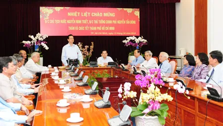 Chủ tịch nước Nguyễn Minh Triết, Thủ tướng Nguyễn Tấn Dũng và các đồng chí lãnh đạo TPHCM. Ảnh: Việt Dũng.