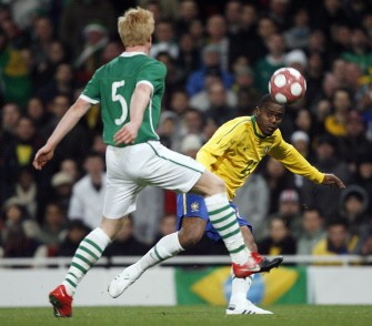 Brazil's striker Grafite (R) shoots past Republic of Ireland's defender Paul McShane (L) during their international friendly football match on March 2, 2010 at the Emirates Stadium in London. AFP photo