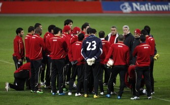 Egypt's Head Coach Hassan Shehata (2nd R) talks to the Egyptian squad during an Egypt Training Session on the eve of their International friendly against England at Wembley Stadium in London, on March 2, 2010.AFP photo