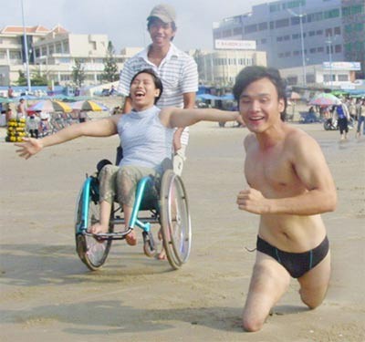Top 10 Best Practices in 2009, a part of a global campaign titled “Life is Beautiful,” focus on assisting and supporting people with disabilities in Vietnam in different areas including health, inclusive education, vocational training, job placement