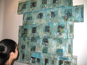 “Common and private” oil-paint artwork by Nguyen Thanh Nhan at the exhibition. He is one of the ten artists who received a grant of AUD500 each. (Photo: Tuong Thuy)