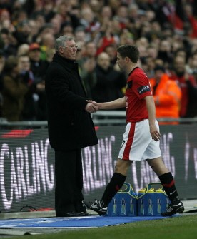 Manchester United manager Sir Alex Ferguson (L) shakes hands with Michael Owen after substituting him against Aston Villa during the 2010 Carling Cup final at Wembley on February 28, 2010. AFP PHOTO