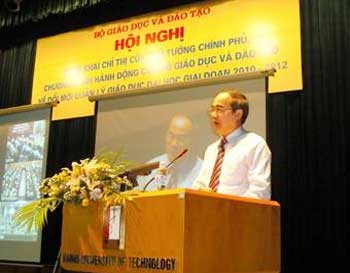 Deputy Prime Minister Nguyen Thien Nhan speaks at a March 6 conference on renovating higher education management (Photo: Nhan Dan)