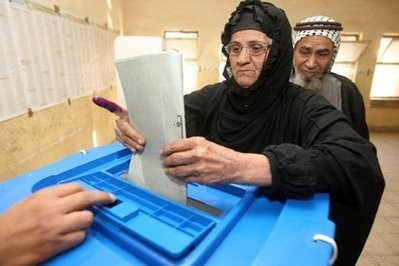 An Iraqi woman casts her ballot at a polling station in Baghdad's Shiite bastion of Sadr City on March 7. AFP photo