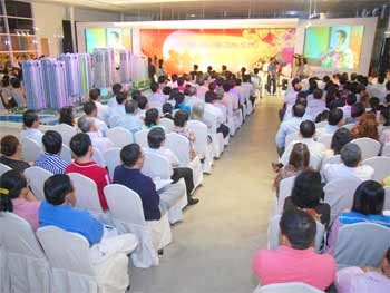 A view of the recent Tet gathering held in HCMC for nearly 400 overseas Vietnamese by the Overseas Vietnamese Liaison Association and real estate group Novaland (Photo: SGGP)