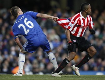 John Terry (L) pulls the shirt of Stoke City's Ricardo Fuller during their FA Cup quarter final football match at Stamford Bridge in London on March 7, 2010. AFP PHOTO