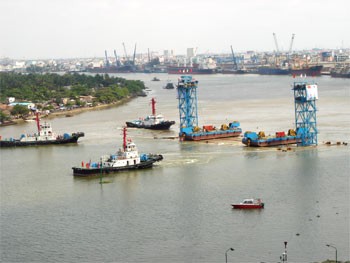 The under-construction Thu Thiem Tunnel, a project with Japanese investment, is expected to help relieve traffic jams in HCMC. (Photo: Uyen Phuong )