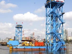The first section of the Thu Thiem Tunnel is towed to the construction site on March 8