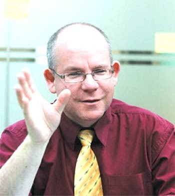 Memory master Eran Katz will visit Vietnamese fans during March in Hanoi and Ho Chi Minh City (Photo: TTO)