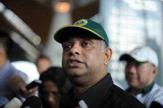 Tycoon Tony Fernandes talks to media prior to his departure for this weekend's season-opening Bahrain Grand Prix at the airport in Sepang outside Kuala Lumpur on March 12, 2010. AFP photo