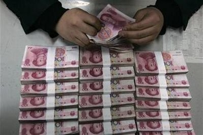 An employee counts yuan banknotes at a branch of Bank of China in Taiyuan, Shanxi province February 10, 2010.