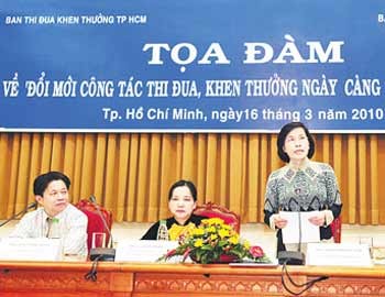 Chairwoman of the HCMC People’s Council Pham Phuong Thao speaks at a March 16 meeting on renovating the city’s emulation and reward system (Photo: SGGP)
