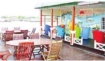 Though the interior design was not majestic, the floating hotel had a warm and cozy feel