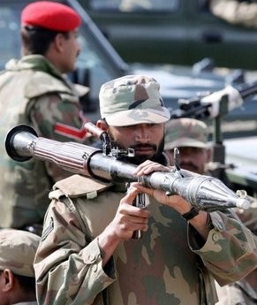 (AFP file) Pakistani army soldiers patrol a street in the northwestern town of Miranshah