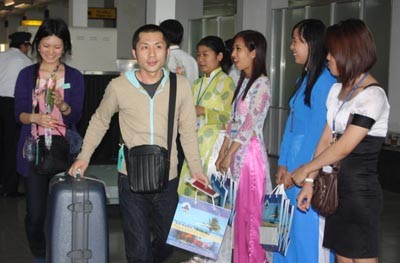 First visitors from Japan arrive at the Da Nang International Airport, Vietnam on the first flight from Kansai, Osaka Province, Japan on March 18