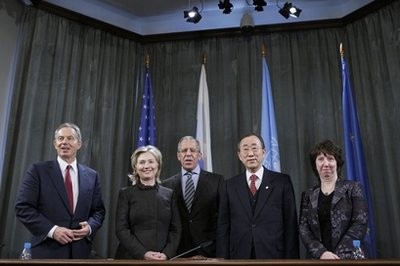 From left, former British Prime Minister Tony Blair, U.S. Secretary of State Hillary Rodham Clinton, Russian Foreign Minister Sergey Lavrov, U.N. Secretary General Ban Ki-moon and EU foreign policy chief Catherine Ashton pose for a family photo after the news conferences in Moscow, Russia, Friday, March 19, 2010.