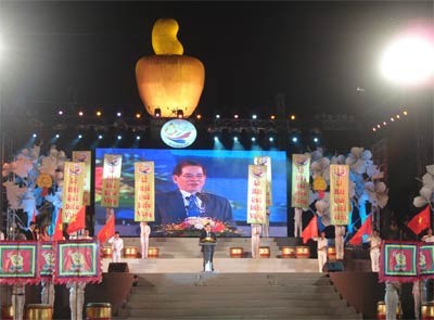 President Nguyen Minh Triet addresses the audience March 20 at the opening ceremony of the Golden Cashew Binh Phuoc – Vietnam 2010 festival in Binh Phuoc Province. (Photo: Truong Son)