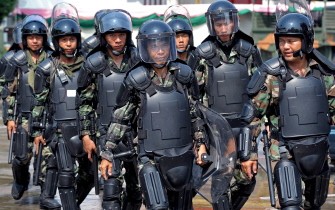Thai soldiers stand guard as red-shirted supporters of deposed Thai premier Thaksin Shinawatra rally during an anti-government protest in Bangkok on March 22, 2010. AFP photo
