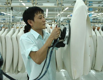 A worker irons a lounge suit for export to Japan at Nha Be Textile and Garment Company, in Ho Chi Minh City. (Photo: Duc Thanh)