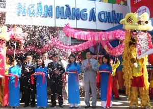 Asia Commercial Bank’s Lam Dong Province Branch is inaugurated on Mar. 23, 2010 (Photo: ACB)