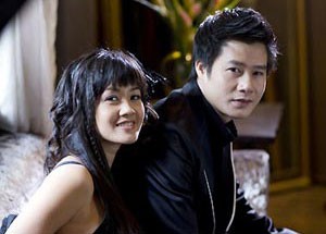 Singers Hong Nhung (L) and Quang Dung will take part in the concert.