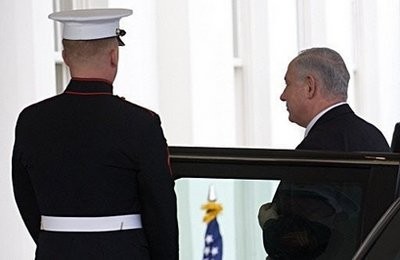 Israeli Prime Minister Benjamin Netanyahu (right) walks into the West Wing of the White House in Washington. AFP photo