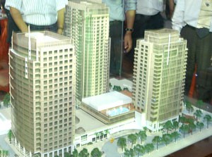 A model of the Korean-invested Kumho Asian Plaza in Ho Chi Minh City’s District (Photo: Khanh Van)