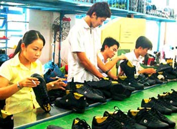 The Mekong Delta is facing a severe shortage of workers in the garment, leather shoes, and seafood processing sectors (Photo: SGGP)