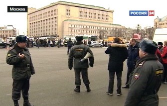Russian Rossiya-24 television TV grab shows Moscow policemen near the Lubyanka metro station in Moscow on March 29, 2010 after two explosions during the early morning rush hour in metro stations. AFP photo
