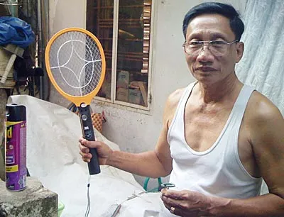 Người dân dọc rạch Lăng, phường 11, 12, 13 quận Bình Thạnh phát bệnh quá nhiều vì muỗi