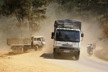 Đà Lạt: Mịt mù bụi đất quanh Hồ Xuân Hương