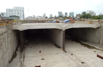 Cửa dẫn vào hầm Thủ Thiêm phía quận 2. Ảnh: Đức Thành