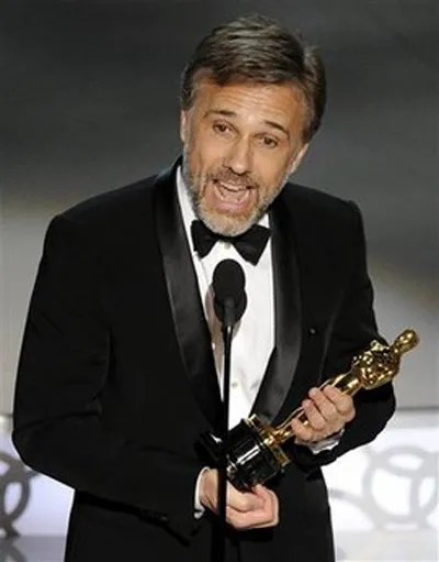 Christoph Waltz lúc nhận giải