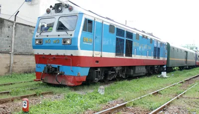 Nan giải làm rào cách ly đường sắt