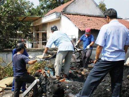 Bình Dương: Cháy xưởng sản xuất nệm ghế, dù bạt, 7 người tử nạn ảnh 2