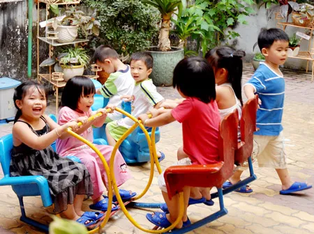 Trẻ bị bệnh tự kỷ: Phát hiện sớm giúp trẻ hòa nhập