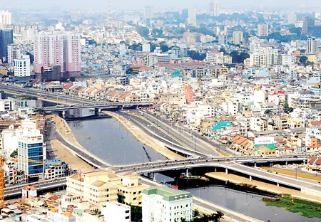 Đại lộ Đông-Tây, một trong những công trình giao thông trọng điểm của TPHCM sắp hoàn thành. Ảnh: THÁI BẰNG