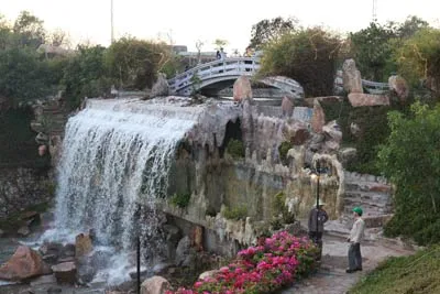 Thác Hồ Mây nằm giữa hồ Mây Thượng và hồ Mây Hạ