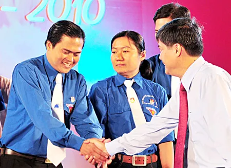 Trao giải thưởng Hồ Hảo Hớn năm 2010 cho 4 tập thể, 1 cá nhân