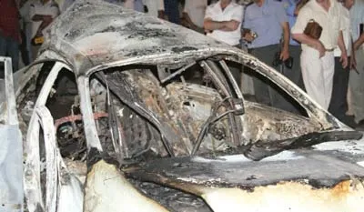 Chiếc xe hơi sau vụ nổ