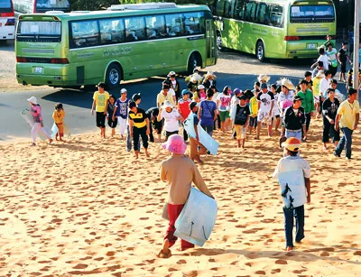 Đón khách lên đồi từ sáng sớm