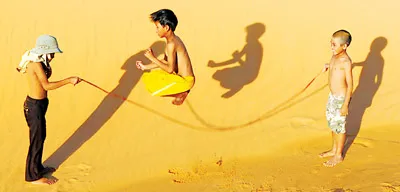 Hồn nhiên vui đùa những khi vắng khách.