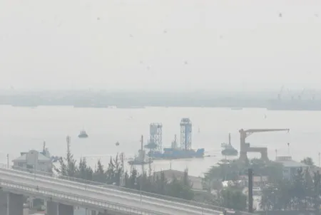 Đoàn tàu lai dắt đốt hầm số 2 đã đến cầu Phú Mỹ