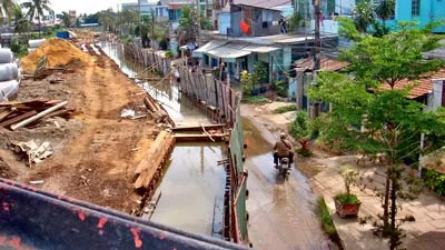 Phường 15 quận 8: Dân khổ vì nhà thầu TOA thi công... “rùa”