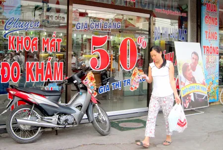 Bát nháo thị trường mắt kính