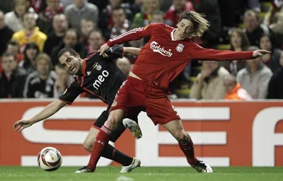 Torres đi khám đầu gối