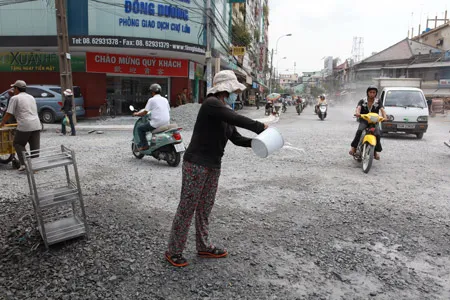 Thi công kéo dài gây ô nhiễm môi trường tại vòng xoay Lê Quang Sung - Phạm Đình Hổ, P2, Q6