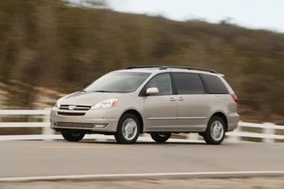 Toyota thu hồi 870.000 xe Sienna tại Mỹ và Canada