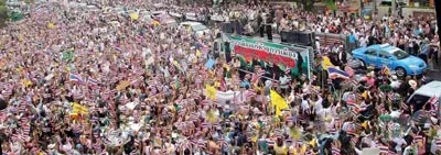 “Các sắc màu” ở Thái Lan xuống đường chống áo đỏ